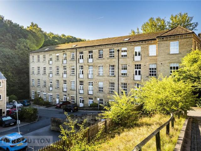 Flat for sale in Ripponden, West Yorkshire