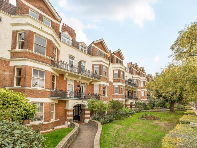 Flat for sale in West Hampstead, Greater London