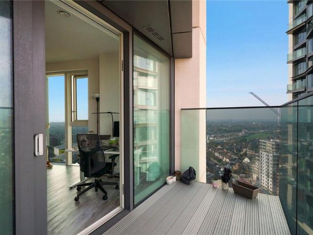 Flat for sale in London Borough of Ealing, Park Royal