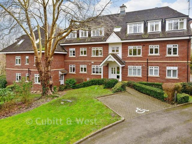 Flat for sale in Horsham, West Sussex
