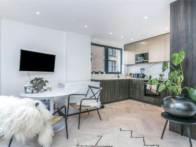 Flat for sale in St. George in the East, Wapping