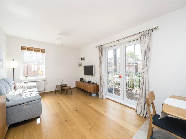 Flat for sale in London Borough of Haringey, Greater London
