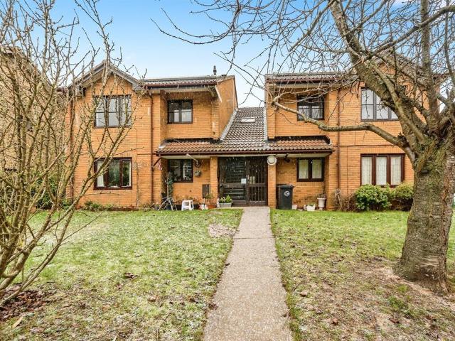 Flat for sale in Burnham, Swallow
