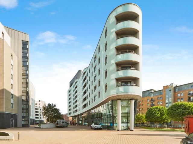 Flat for sale in Richmond Hill, West Yorkshire
