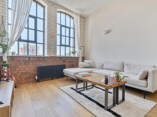 Flat for sale in Feckenham, City Of Bristol
