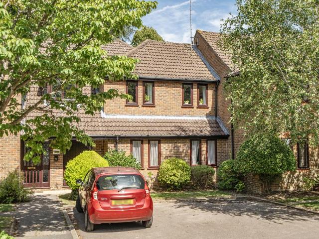 Flat for sale in Pachesham Park, Surrey