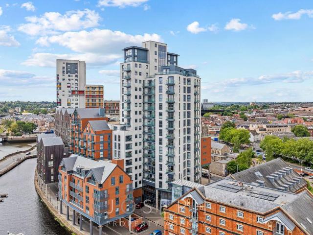 Flat for sale in Key Street, Suffolk