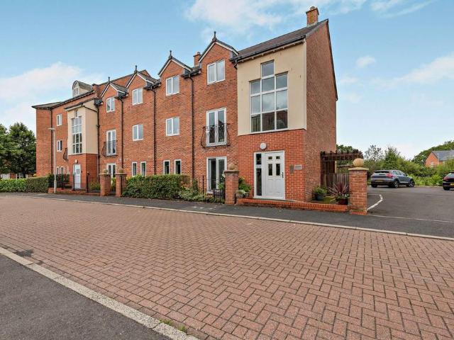Flat for sale in Lea, Higher Bartle