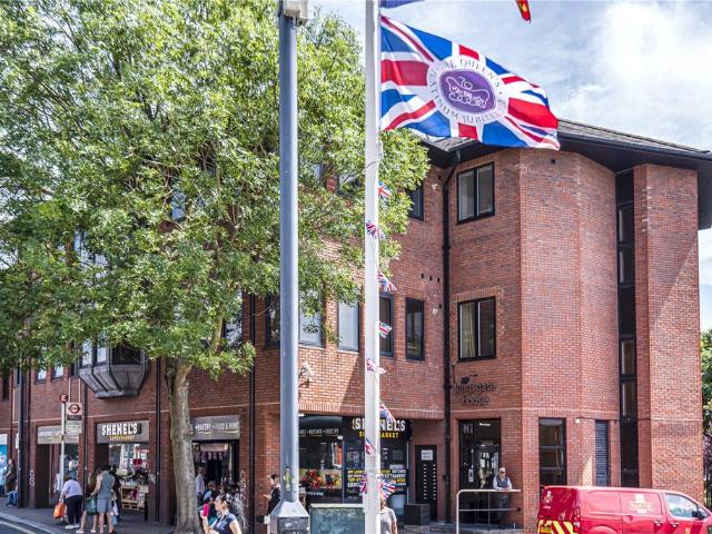 Flat for sale in Stanmore Broadway, Greater London