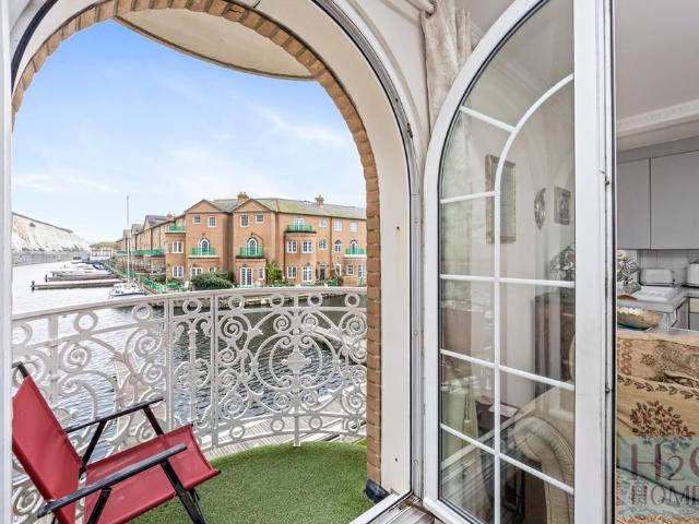 Flat for sale in Brighton & Hove