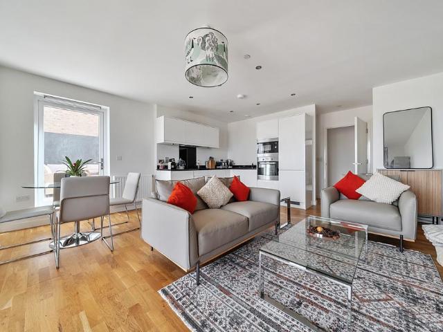 Flat for sale in Greenwich Town Centre, Greater London