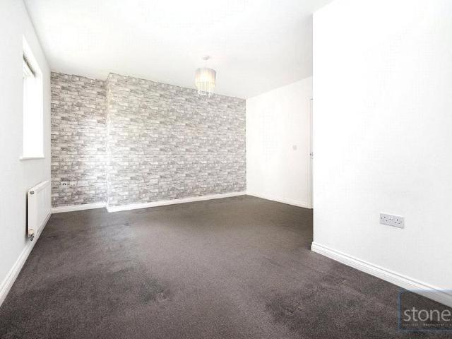 Flat for sale in Elstree and Borehamwood, Borehamwood