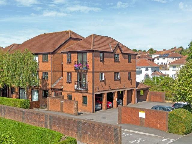 Flat for sale in Hengrove, Bristol