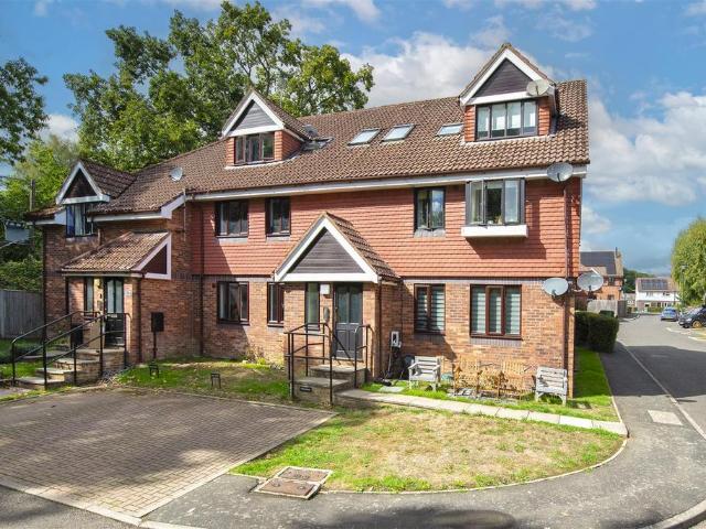 Flat for sale in Sandown Park, Kent