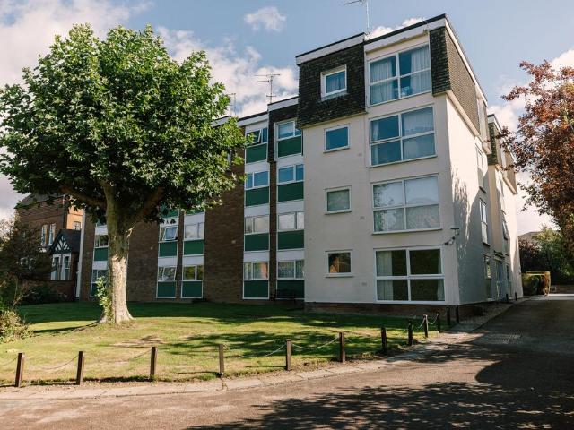 Flat for sale in Milverton, Warwick