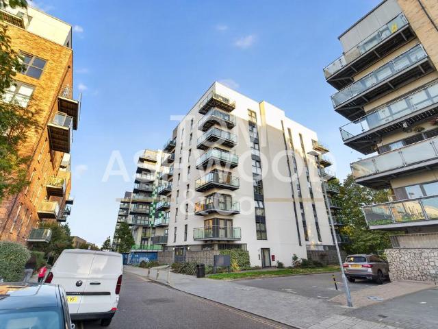 Flat for sale in London Borough of Barking and Dagenham, Greater London