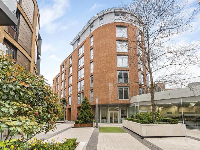 Flat for sale in Putney, Greater London