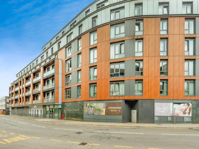 Flat for sale in Red Hill, Surrey