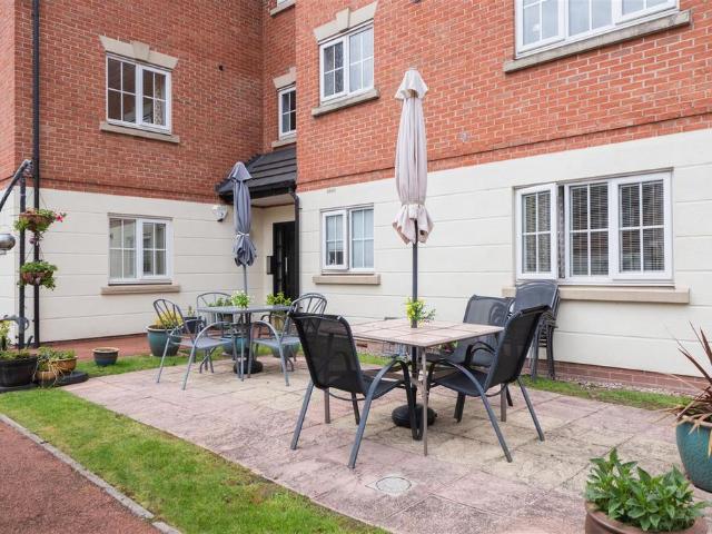 Flat for sale in Castle, Leftwich
