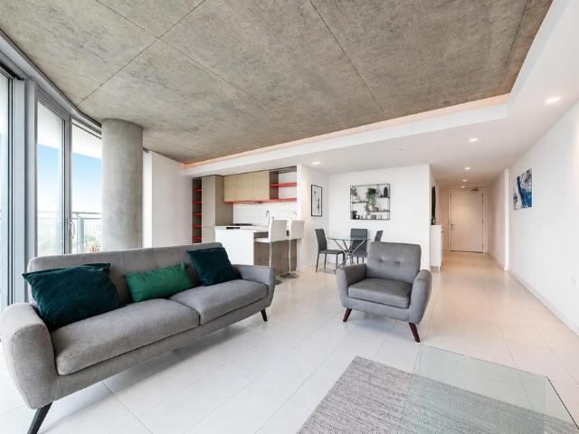 Flat for sale in Canning Town, Greater London