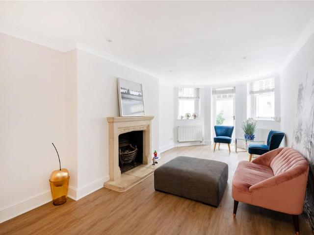 Flat for sale in Belsize Park, Greater London