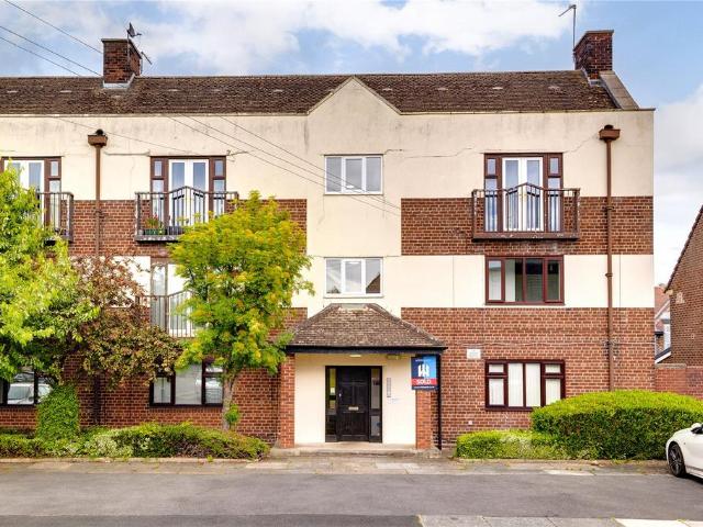 Flat for sale in Woolton, Calderstones