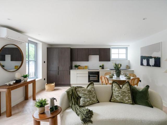 Flat for sale in Hammersmith, Greater London