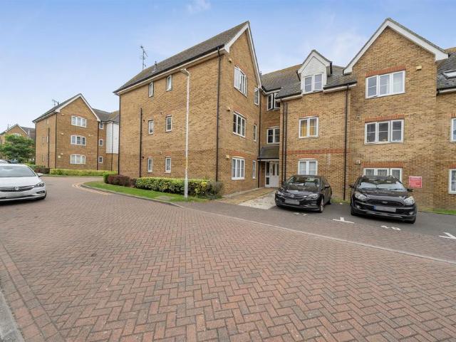 Flat for sale in Acol, Kent