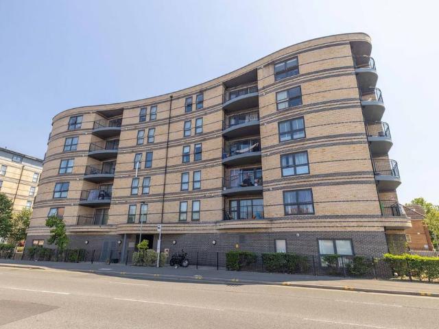 Flat for sale in Slough