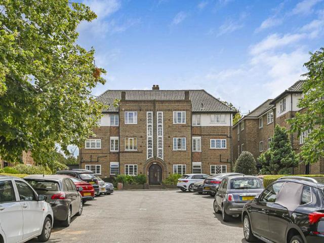 Flat for sale in London Borough of Ealing, Perivale