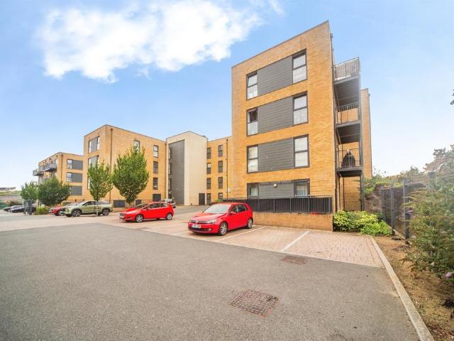 Flat for sale in Crosshouse, Southampton