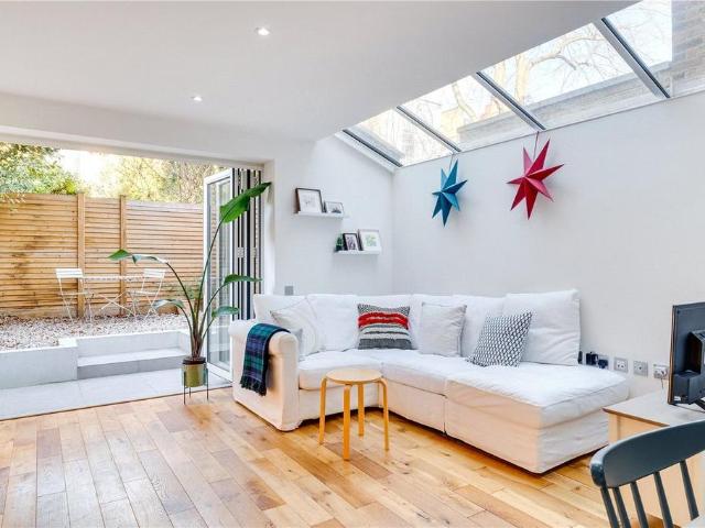 Flat for sale in Fulham, Sands End