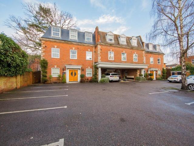Flat for sale in Southborough, Sandown Park