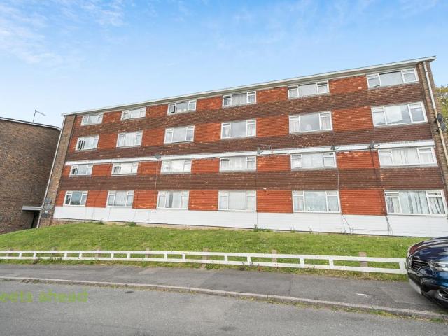 Flat for sale in London Borough of Croydon, Upper Norwood