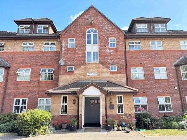 Flat for sale in Calderstones