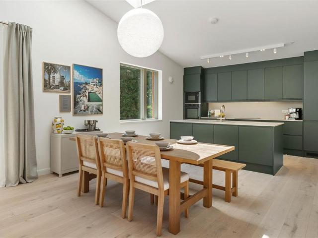 Flat for sale in Welwyn, Fretherne
