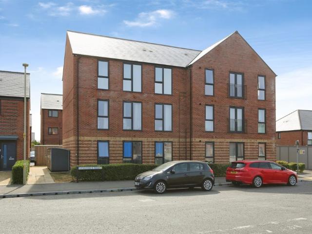 Flat for sale in Lee-on-the-Solent, Middlecroft