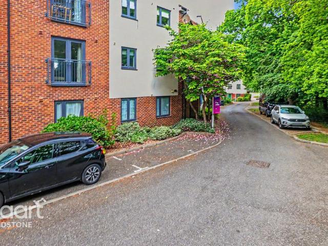 Flat for sale in Midway, Kent