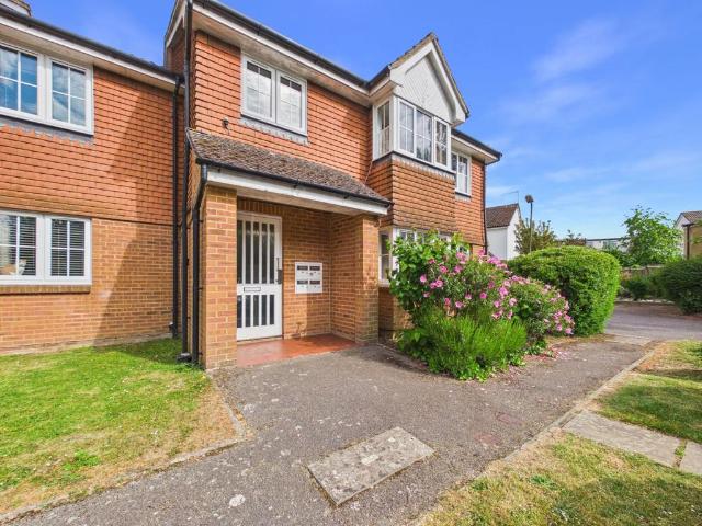 Flat for sale in Lower Halliford, Surrey