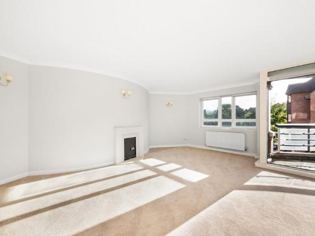 Flat for sale in London Borough of Croydon, Purley