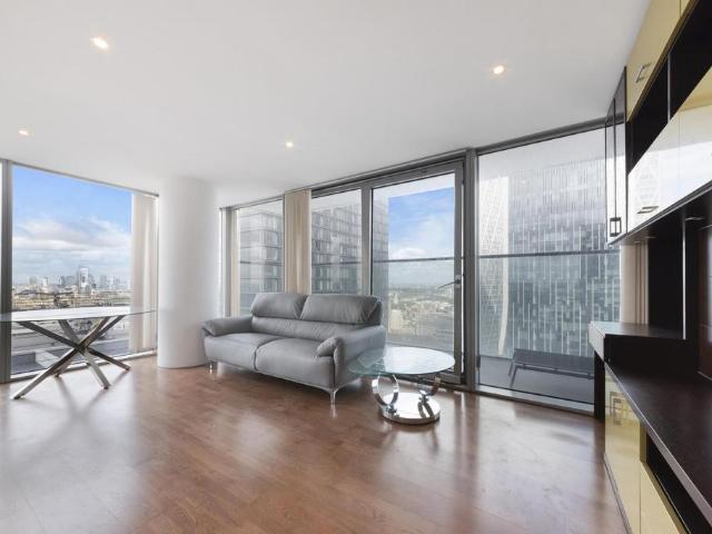 Flat for sale in Canary Wharf, Greater London