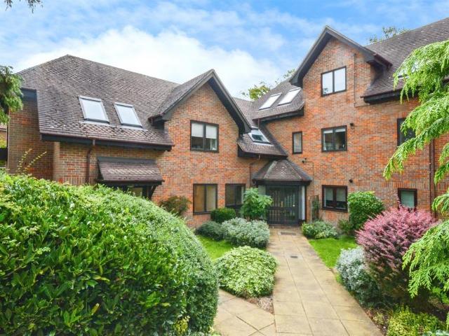 Flat for sale in St Albans, Five Acres