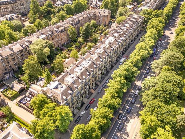 Flat for sale in Dowanhill, Scotland