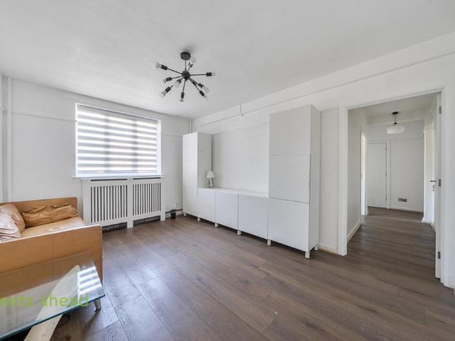 Flat for sale in Anerley, Greater London
