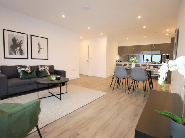 Flat for sale in Birch Green, Lower Halliford