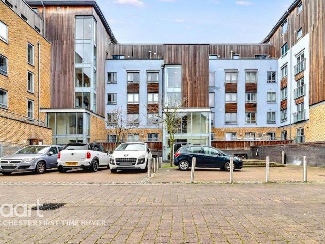 Flat for sale in Hythe, Fordham Heath