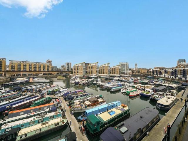 Flat for sale in Ratcliffe, Limehouse