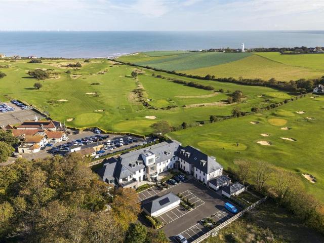 Flat for sale in Acol, Kent