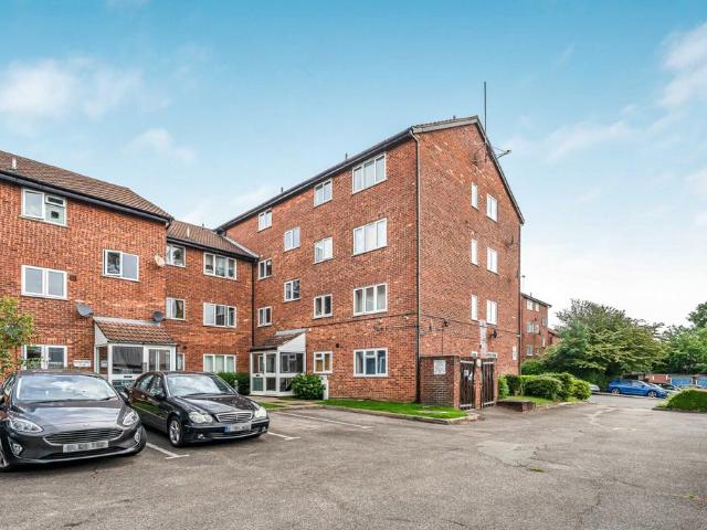 Flat for sale in Wealdstone, Greater London