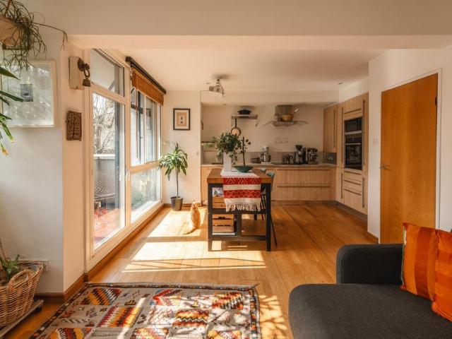 Flat for sale in Bethnal Green, Greater London